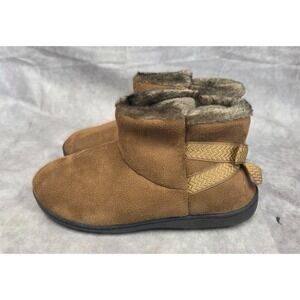 Isotoner Women's Boot Slippers – Size 6.5/7 – Cozy Indoor Boots – Soft & Warm